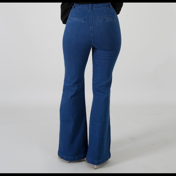 Button Jeans - Picture 3 of 6